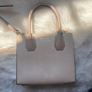 Pink micheal kors purse great condition